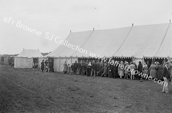 MARQUE DURING BENEDICTION